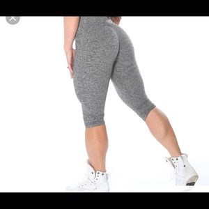 Celestial bodiez light grey crop size M